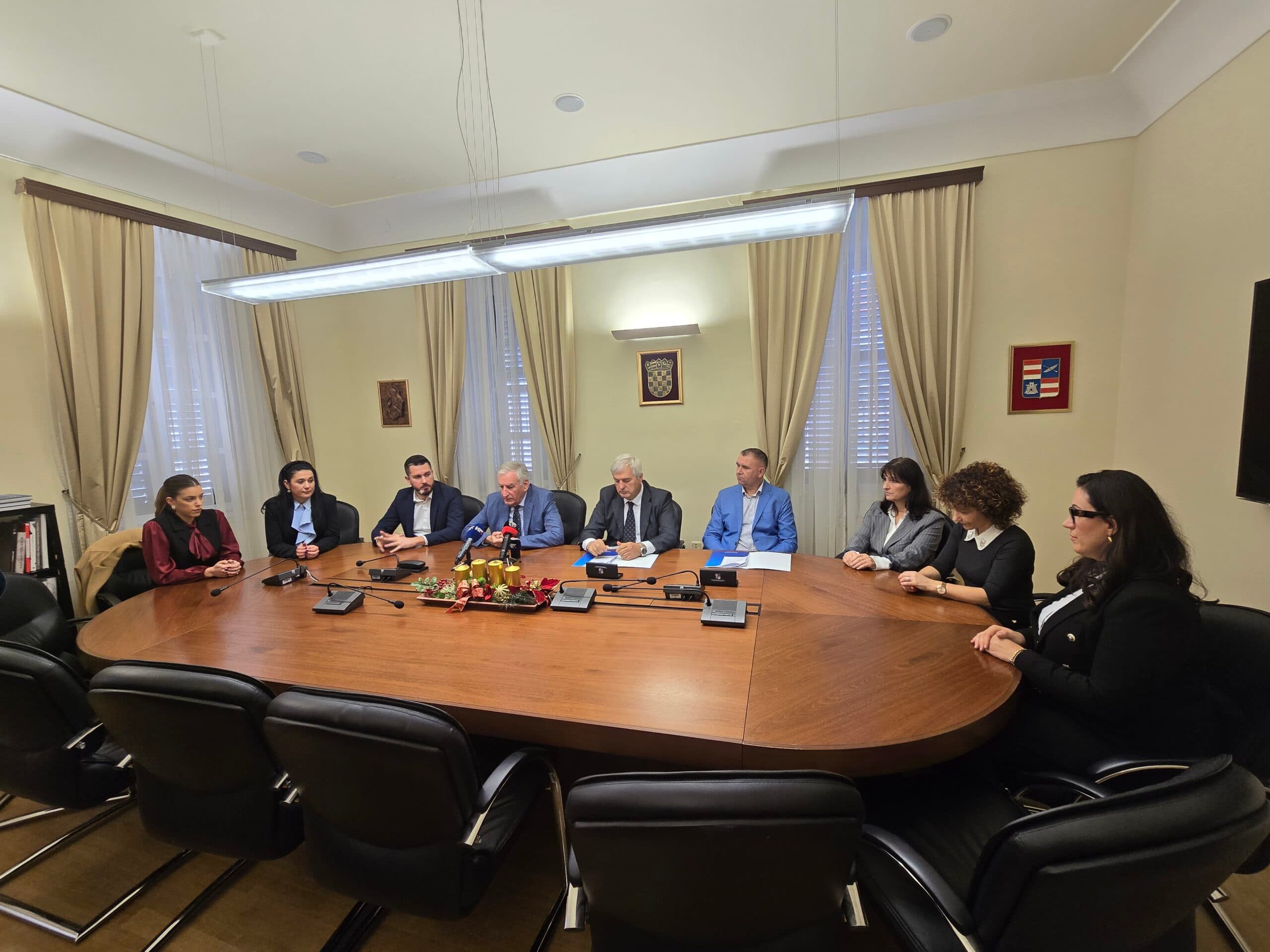 Potpisan ugovor za izradu projektne dokumentacije za Centar za hipoterapiju i rehabilitaciju Pelješac — slika 1